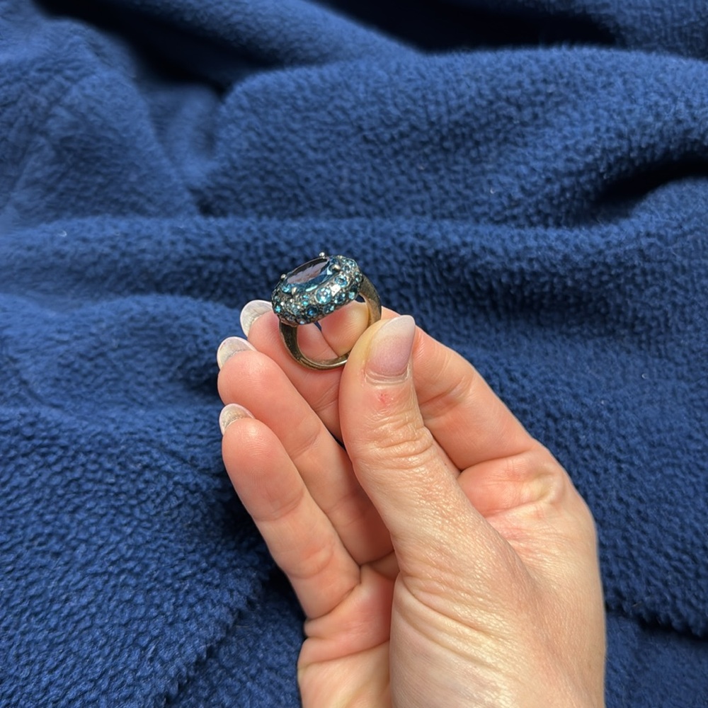 Stunning Blue Crystal Cocktail Ring - Picture 3 of 12